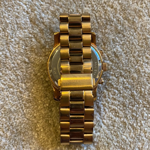 Michael Kors Rose Gold Watch - Picture 4 of 5